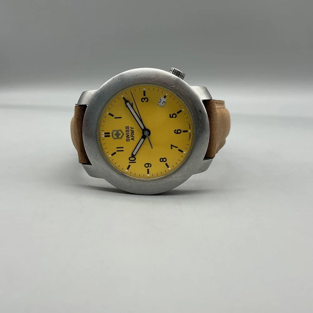 Victorinox Swiss Army V7-00 Mens Watch 37mm Yellow Dial Leather New Battery